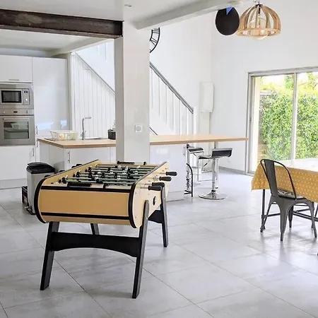 Maison Avec Grande Piscine 펜션