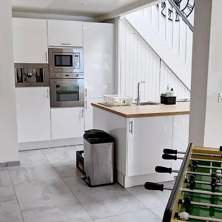 Maison Avec Grande Piscine *