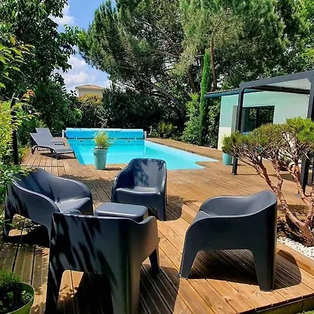 Maison Avec Grande Piscine 펜션